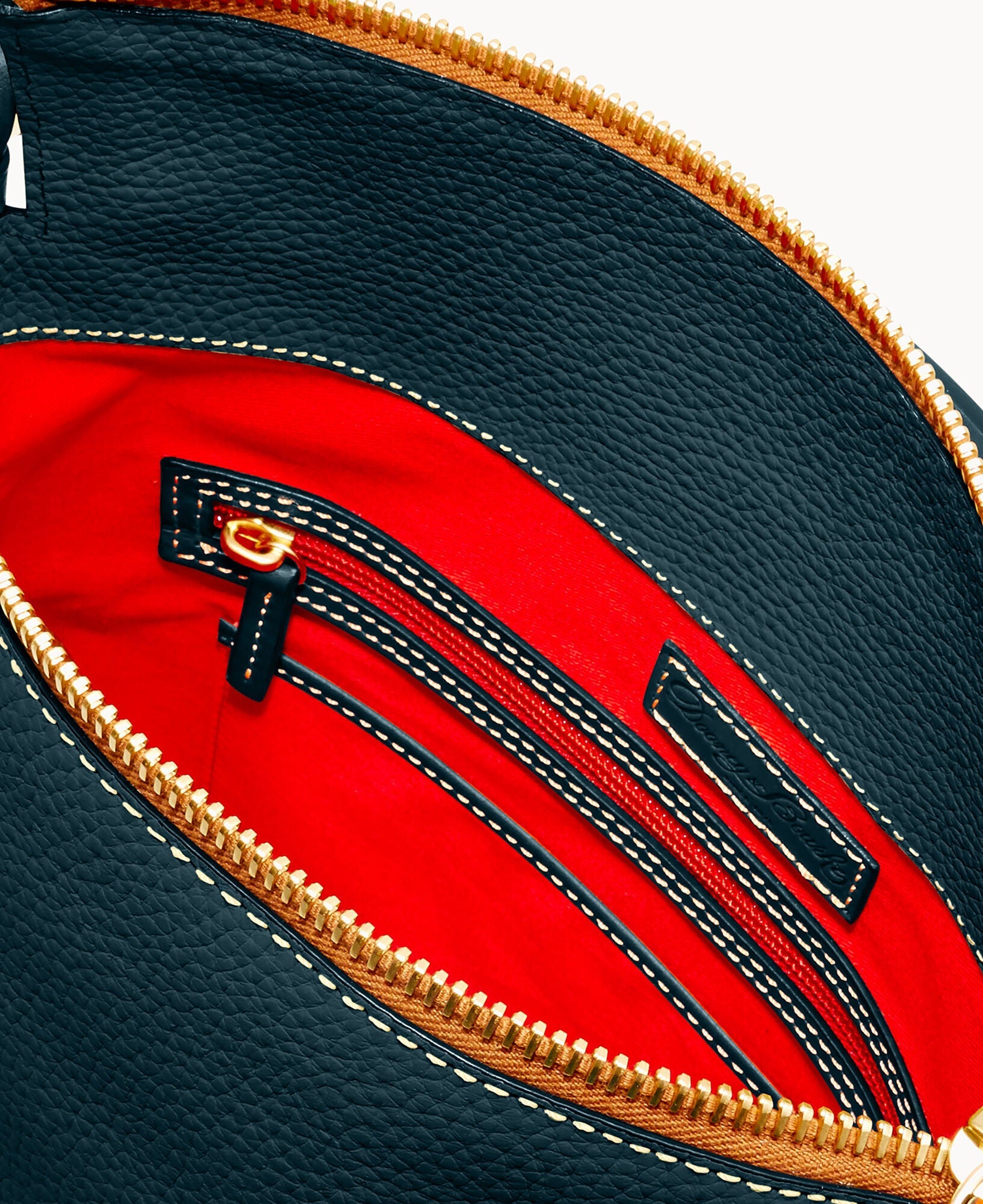 Pebble Grain Small Sloan