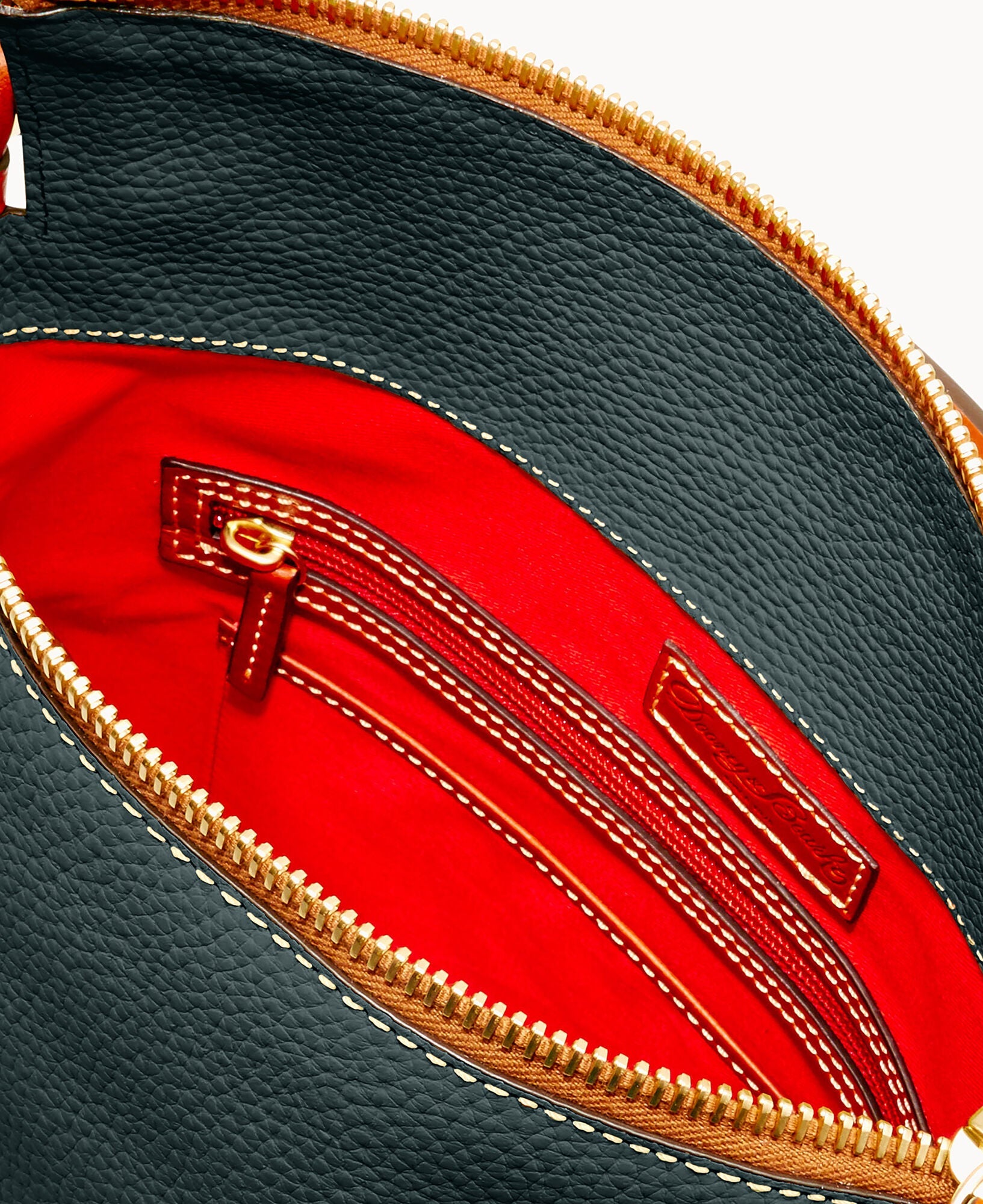 Pebble Grain Small Sloan