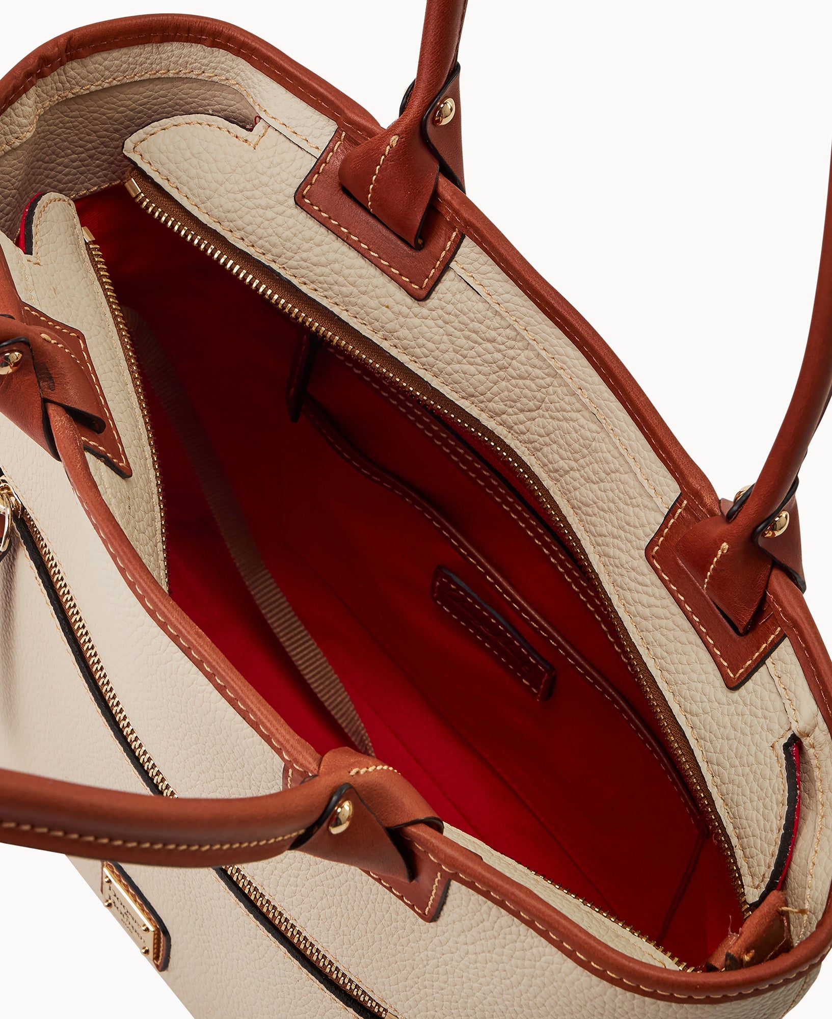 Pebble Grain Zip Tote