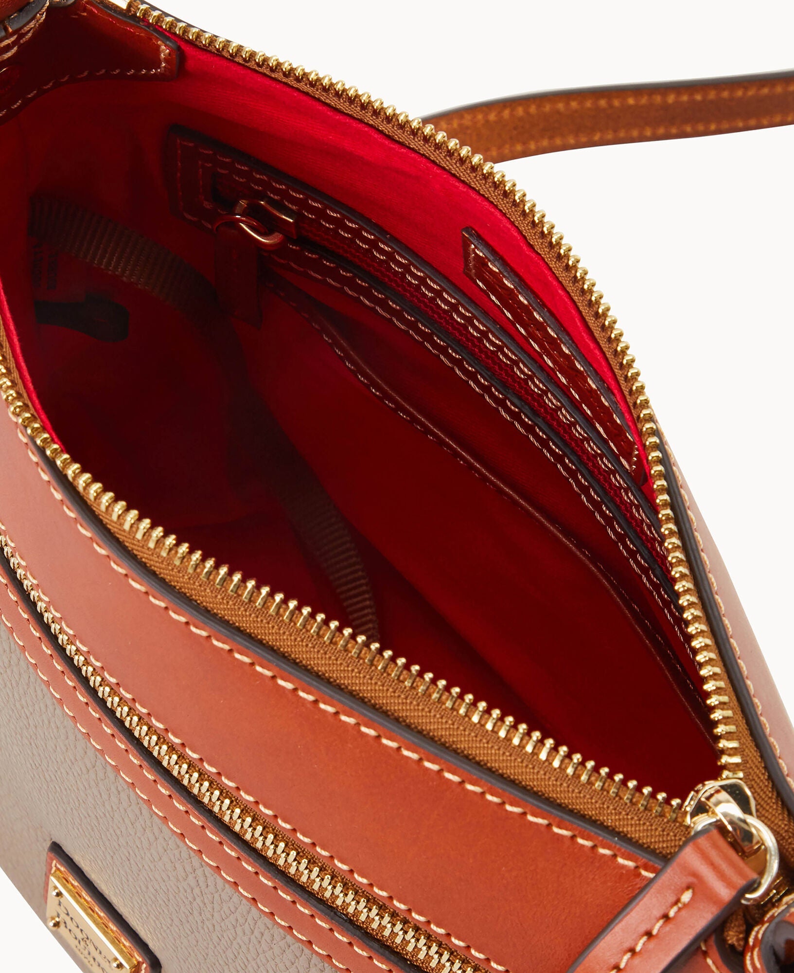 Pebble Grain Crossbody 25