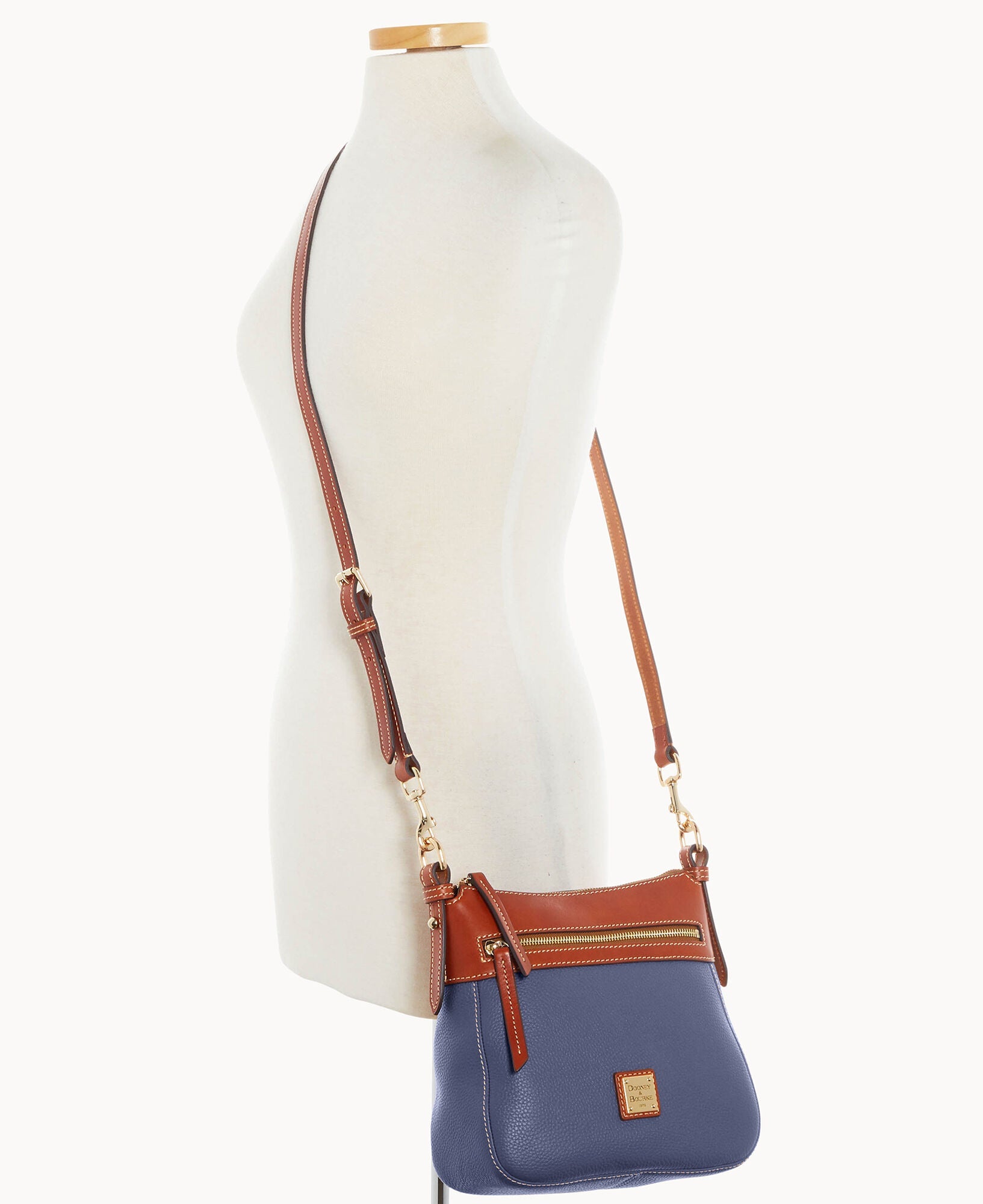 Pebble Grain Crossbody 25
