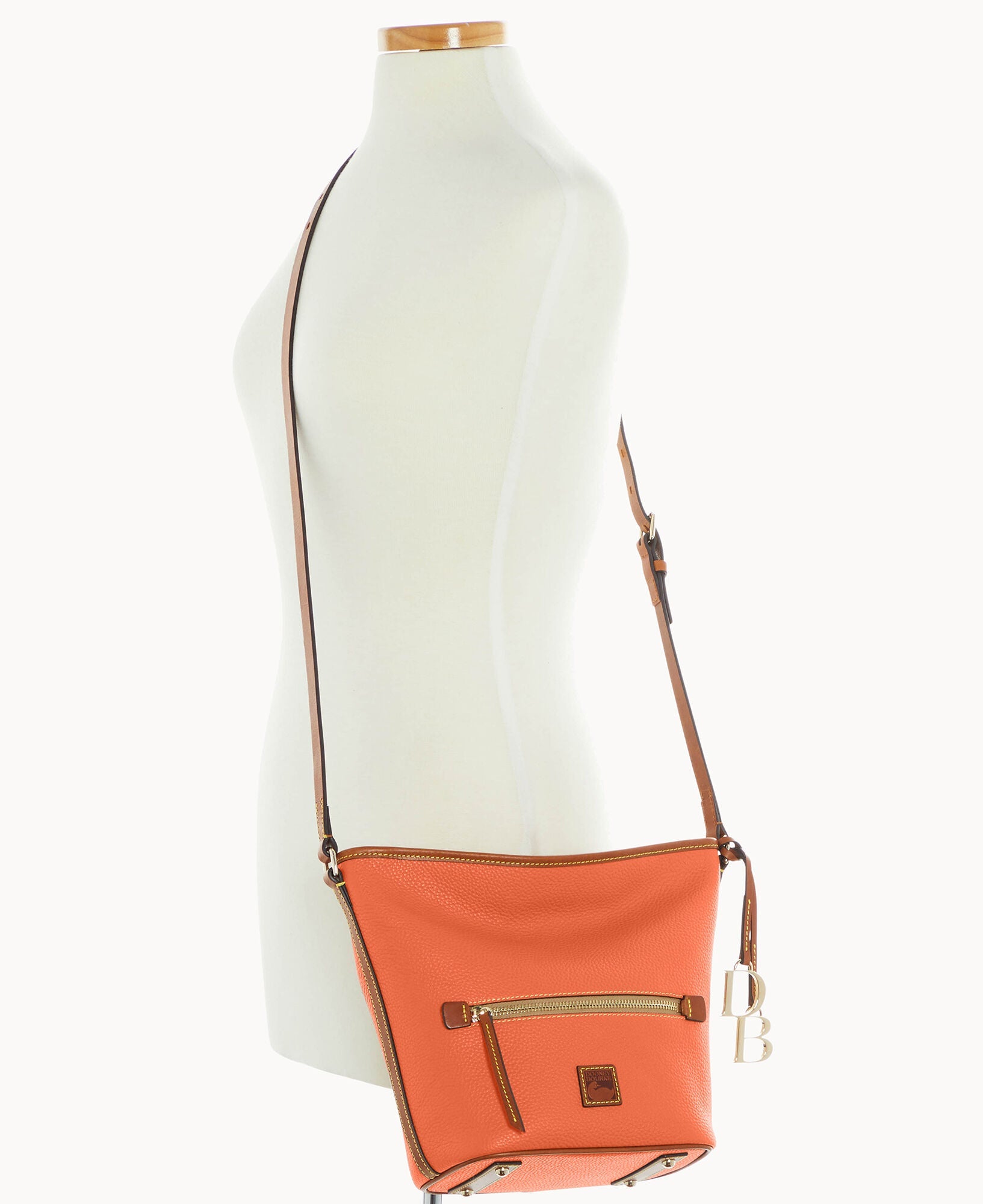 Pebble Grain Zip Sac