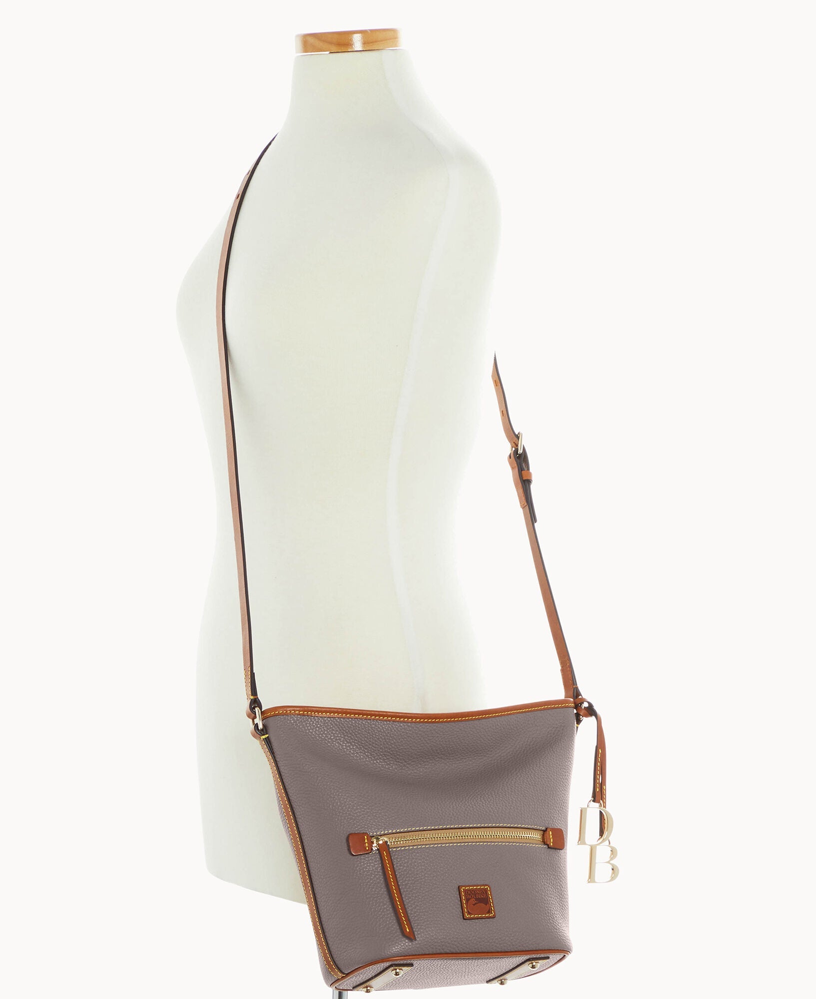 Pebble Grain Zip Sac