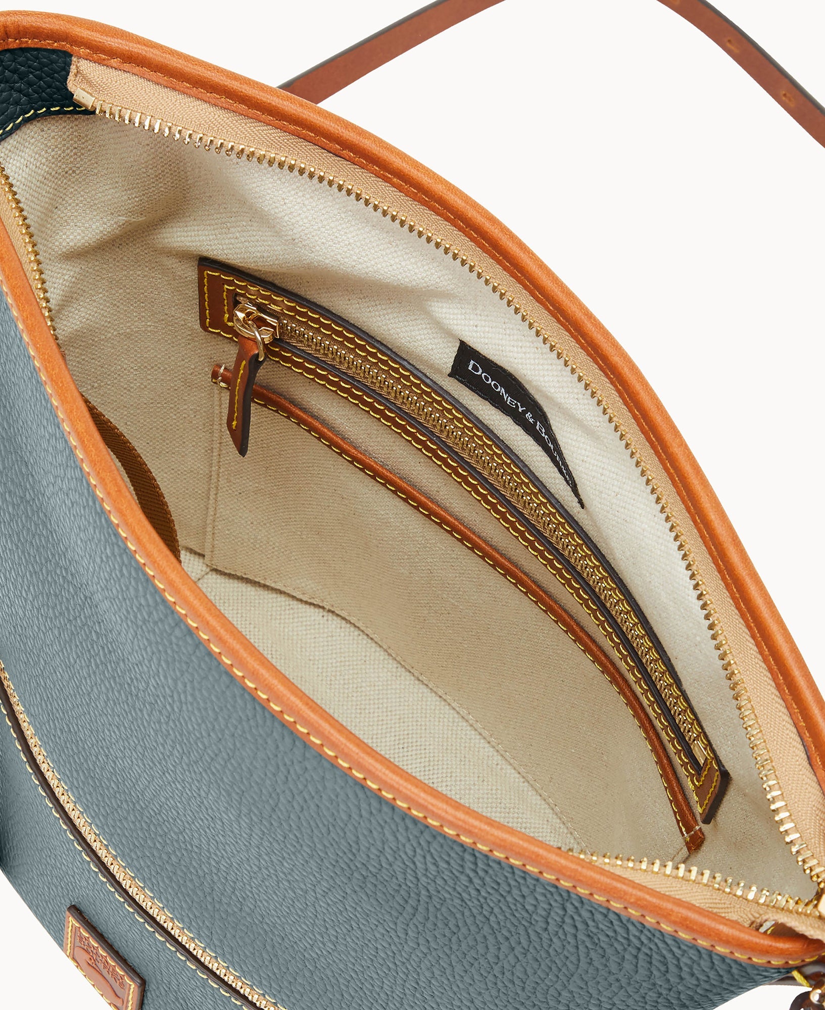 Pebble Grain Zip Sac