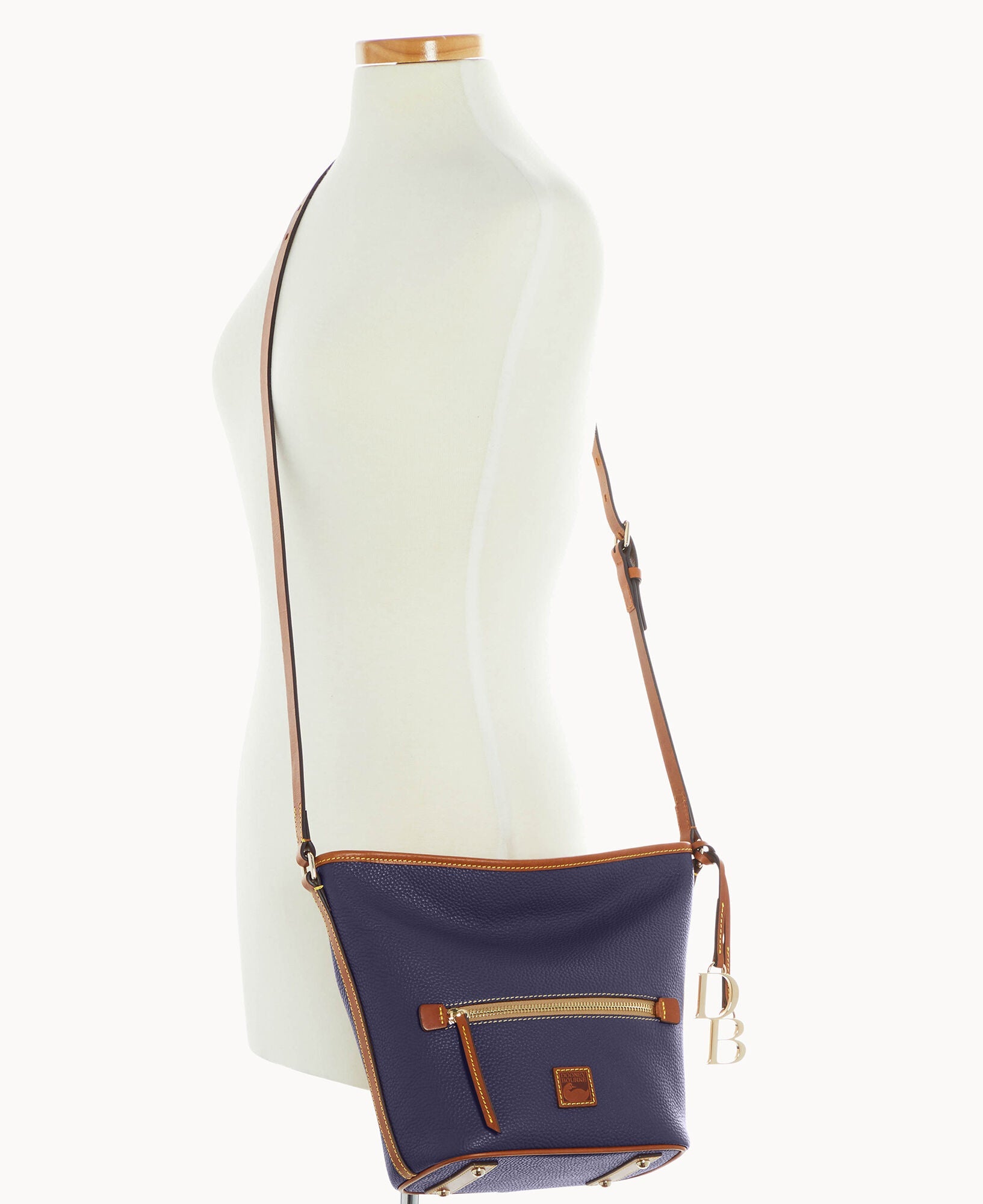 Pebble Grain Zip Sac