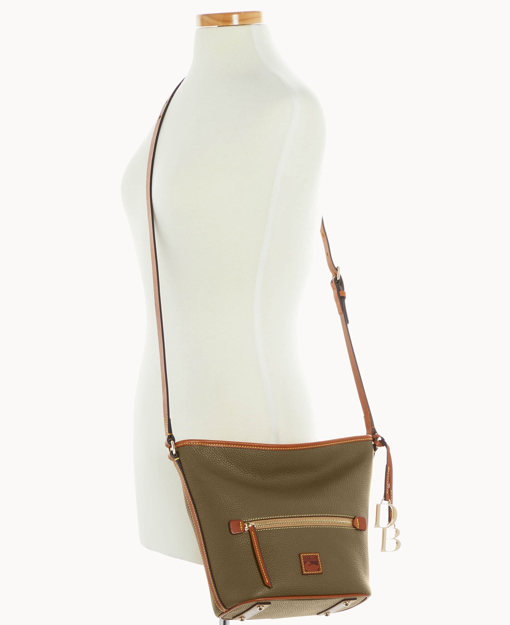 Pebble Grain Zip Sac