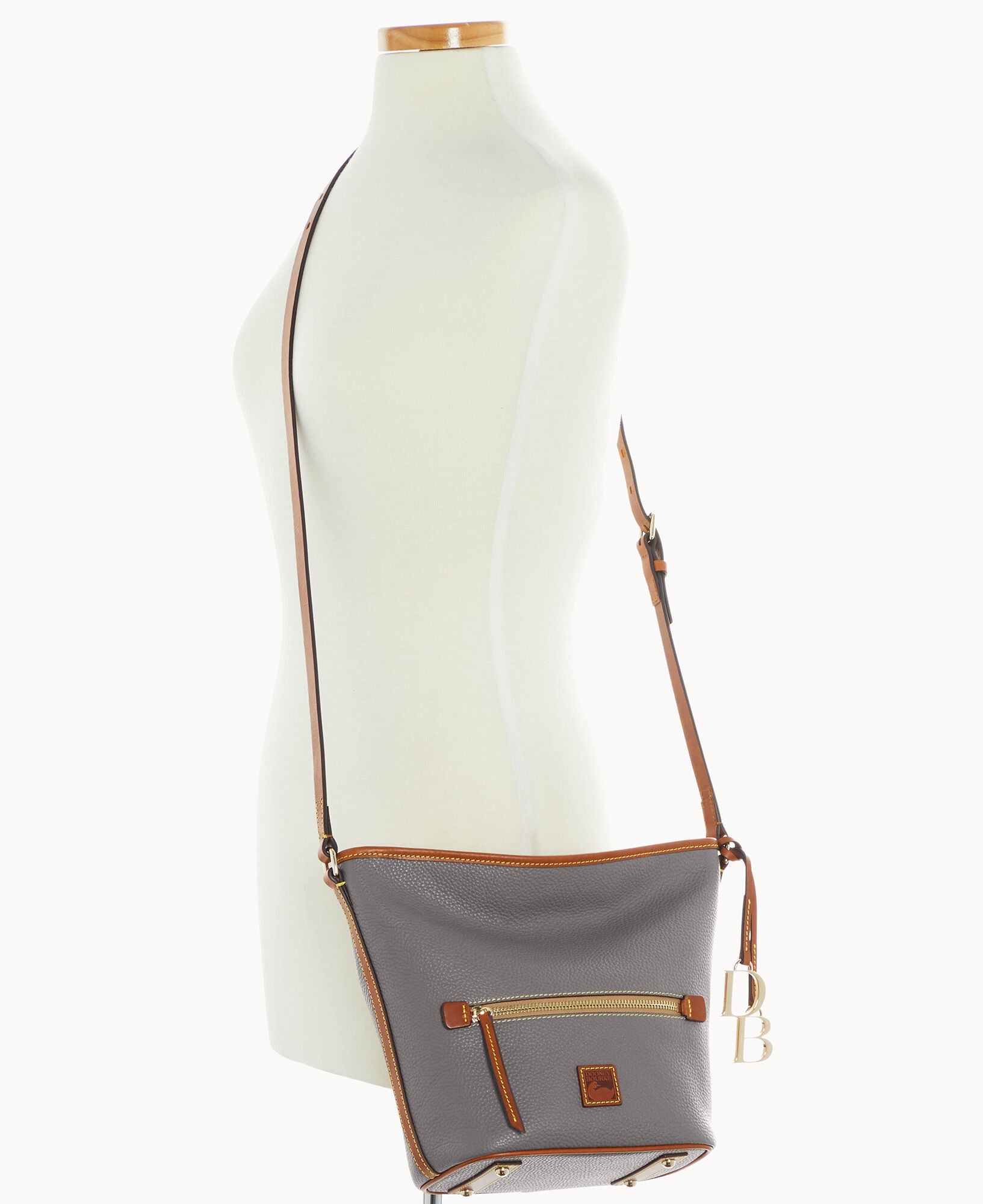 Pebble Grain Zip Sac