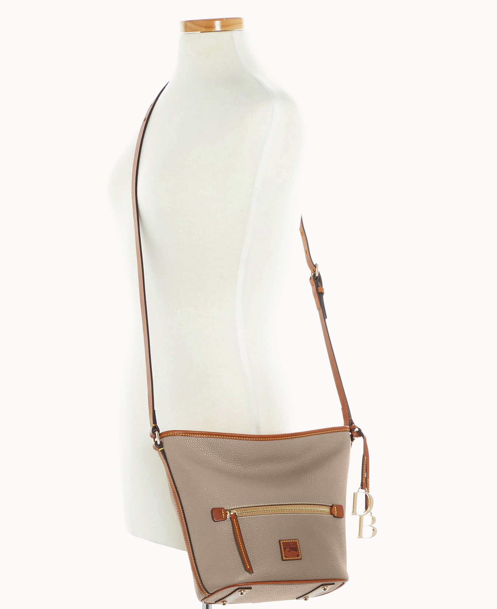 Pebble Grain Zip Sac