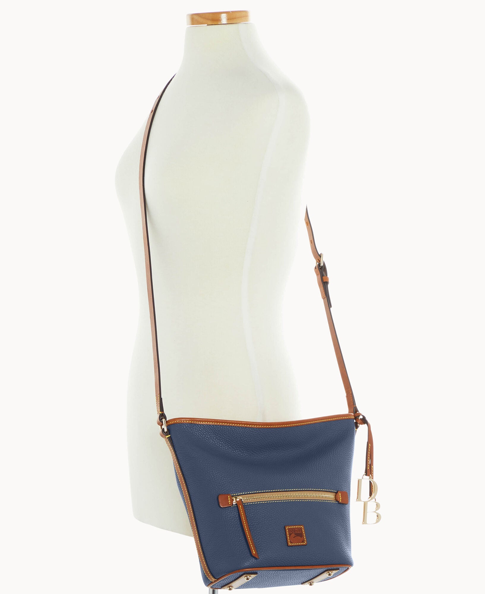 Pebble Grain Zip Sac