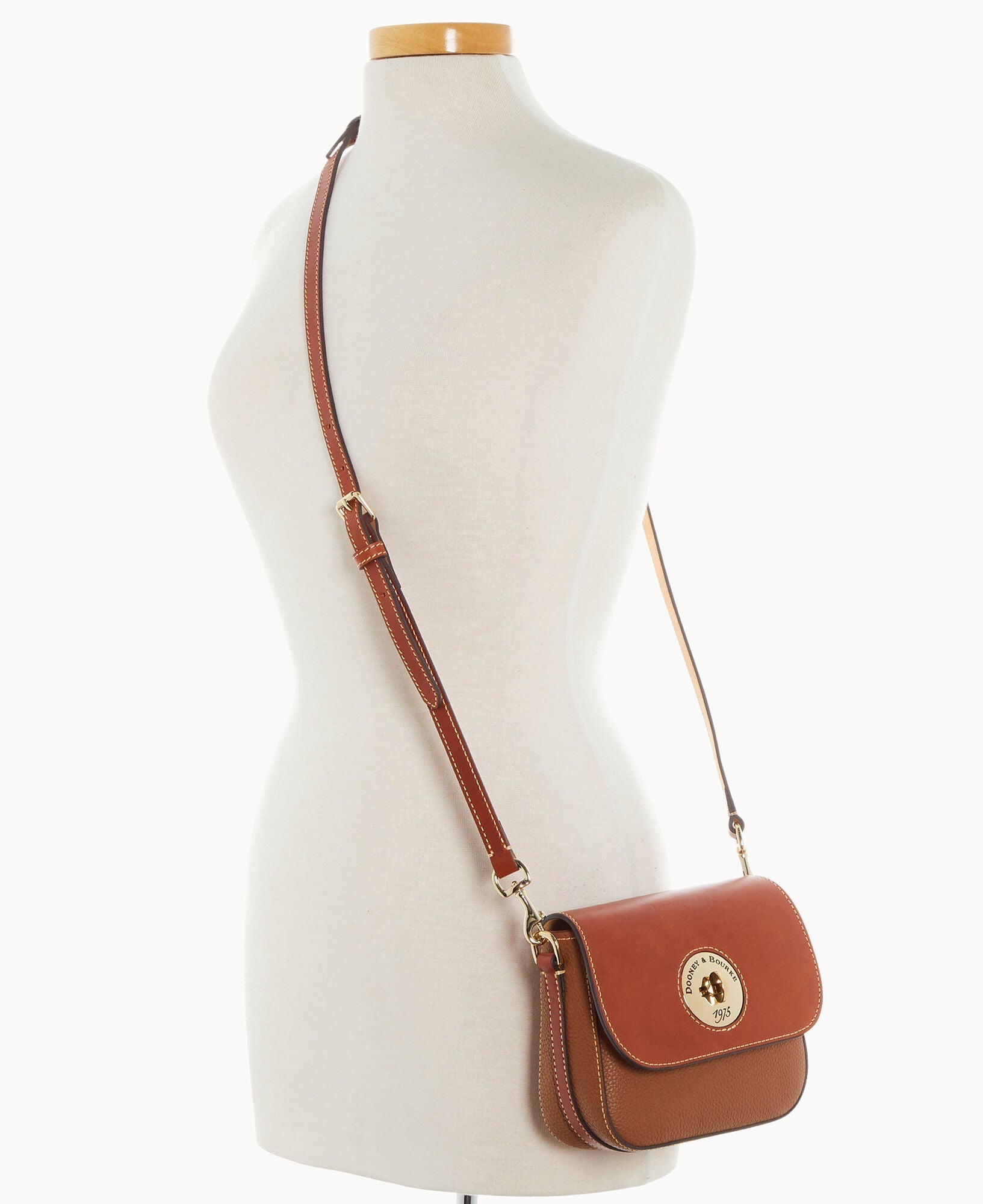 Pebble Turnlock Flap Saddle