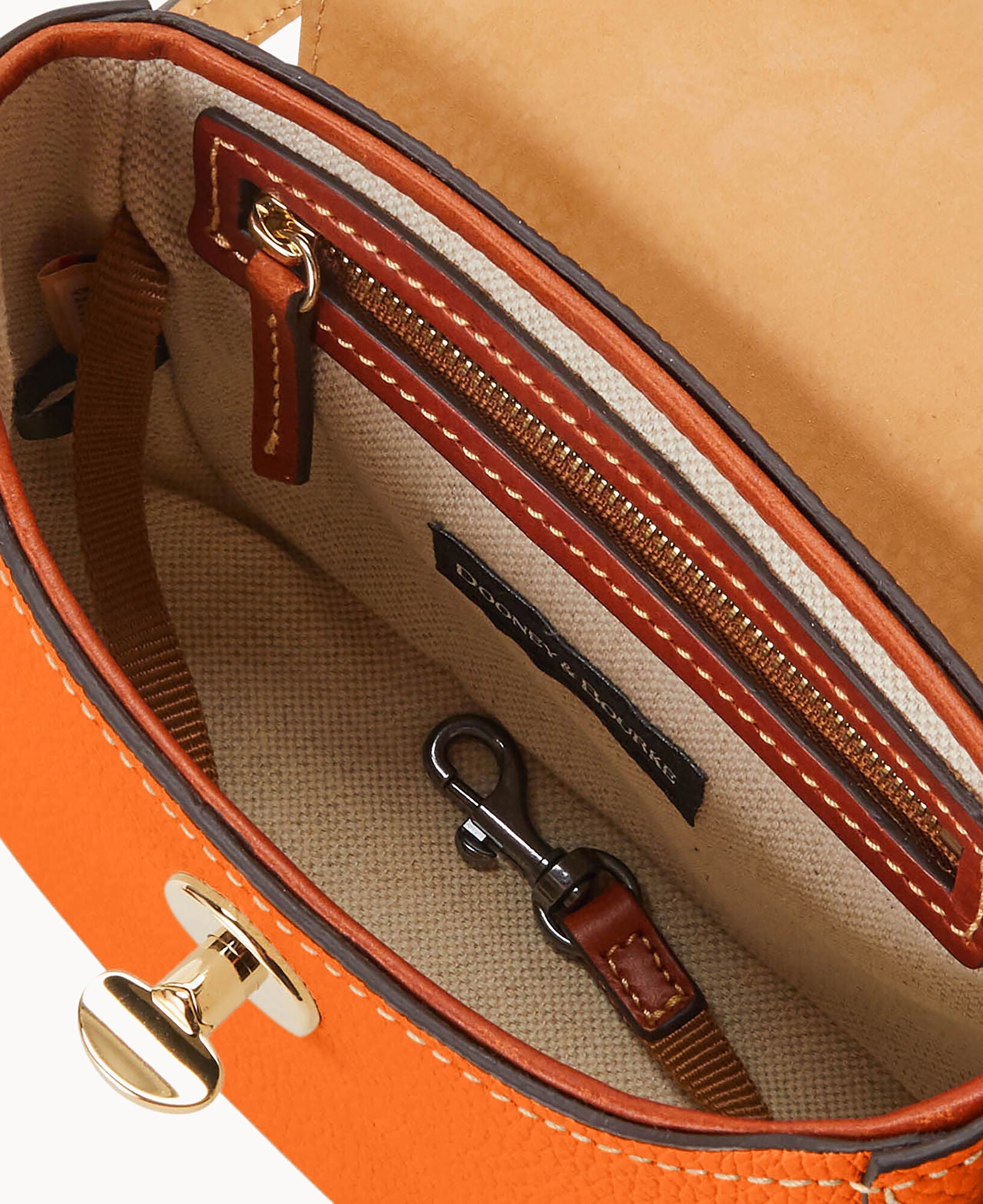 Pebble Turnlock Flap Saddle