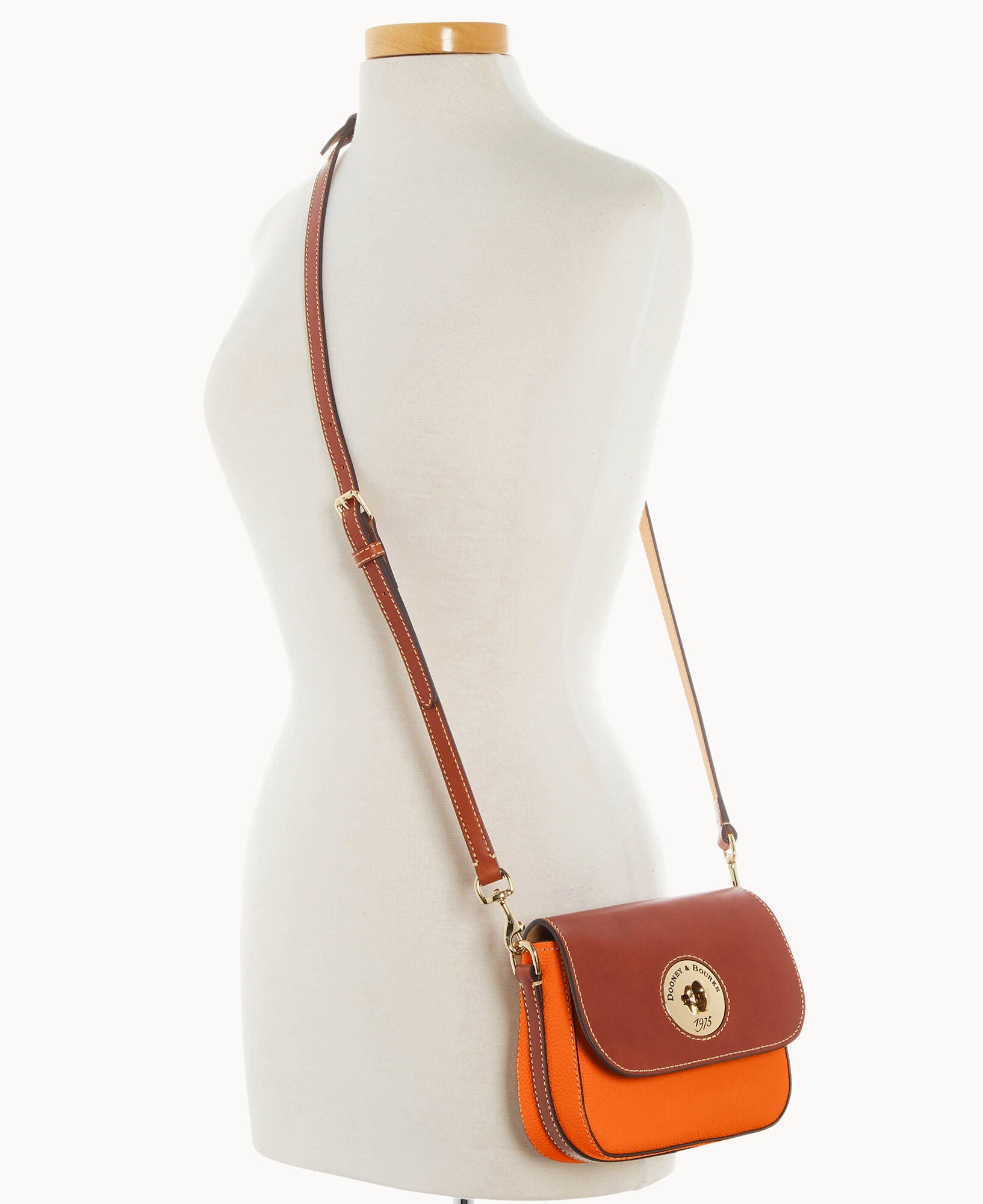 Pebble Turnlock Flap Saddle