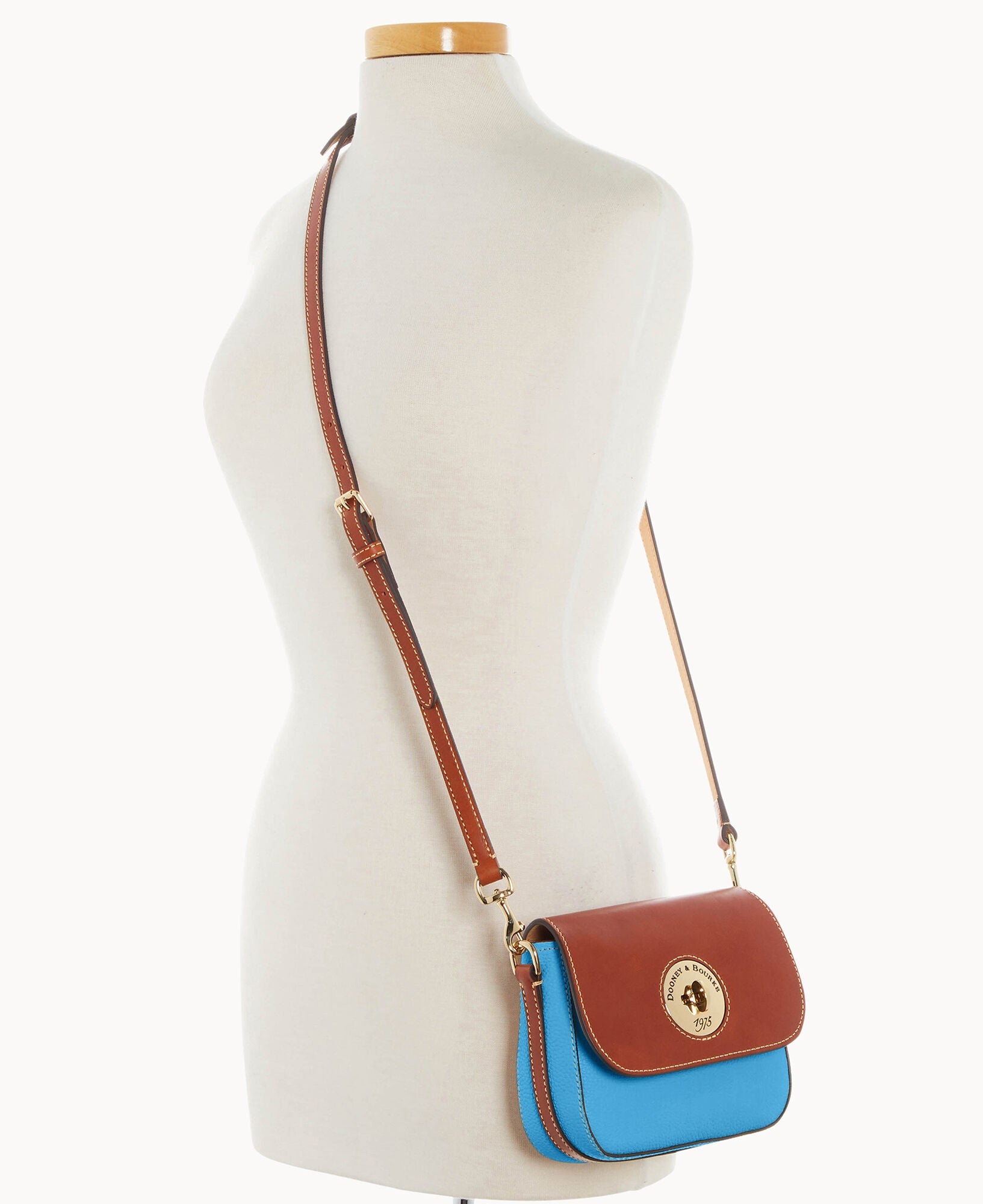 Pebble Turnlock Flap Saddle