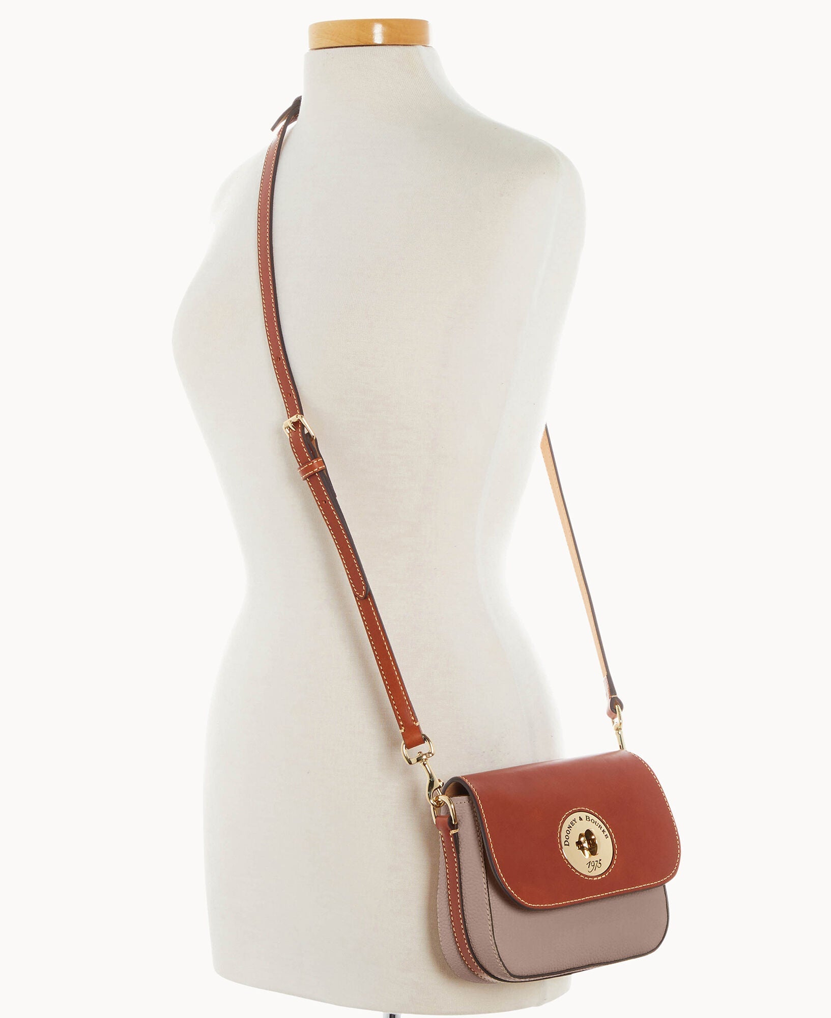 Pebble Turnlock Flap Saddle