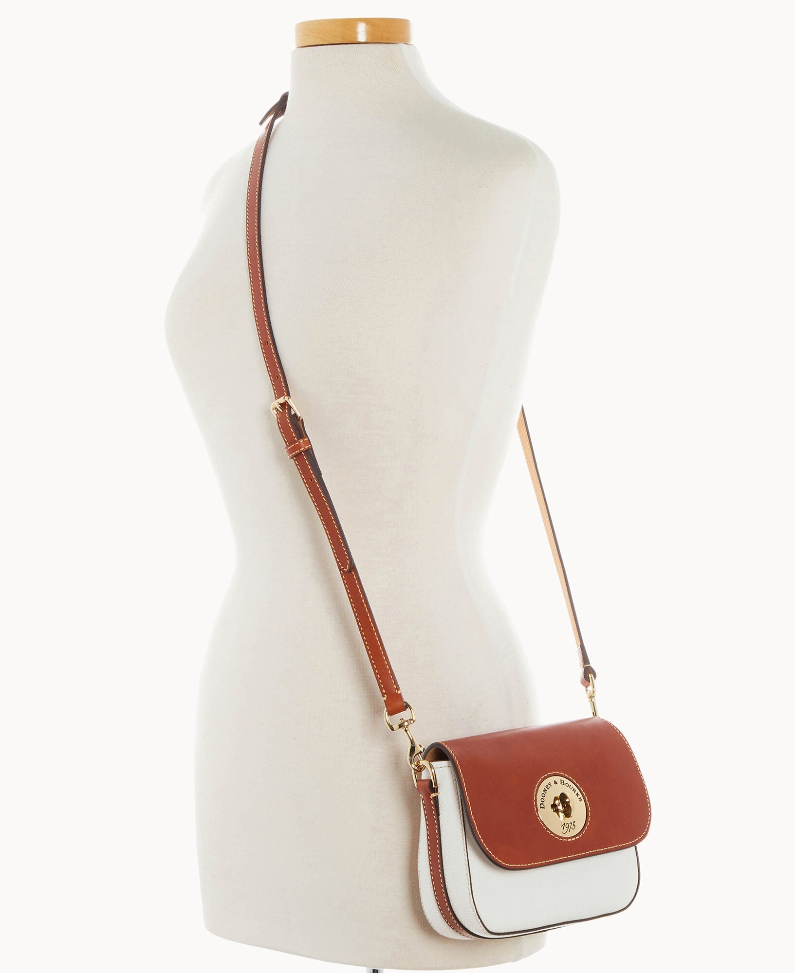 Pebble Turnlock Flap Saddle