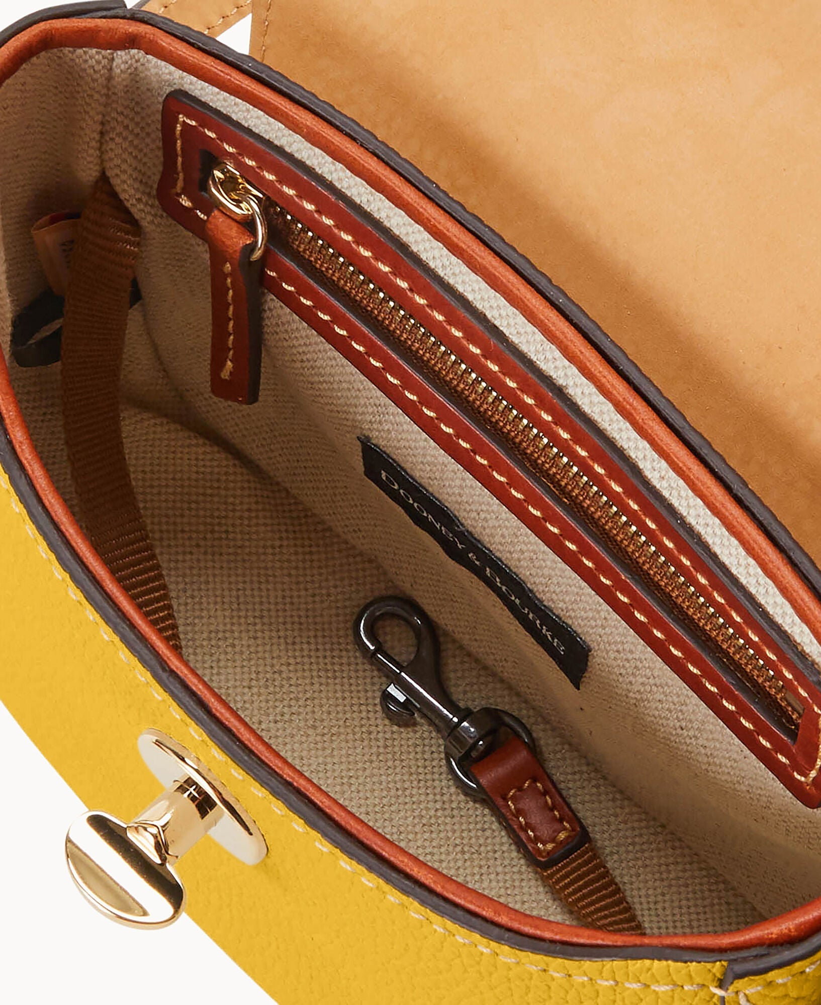 Pebble Turnlock Flap Saddle