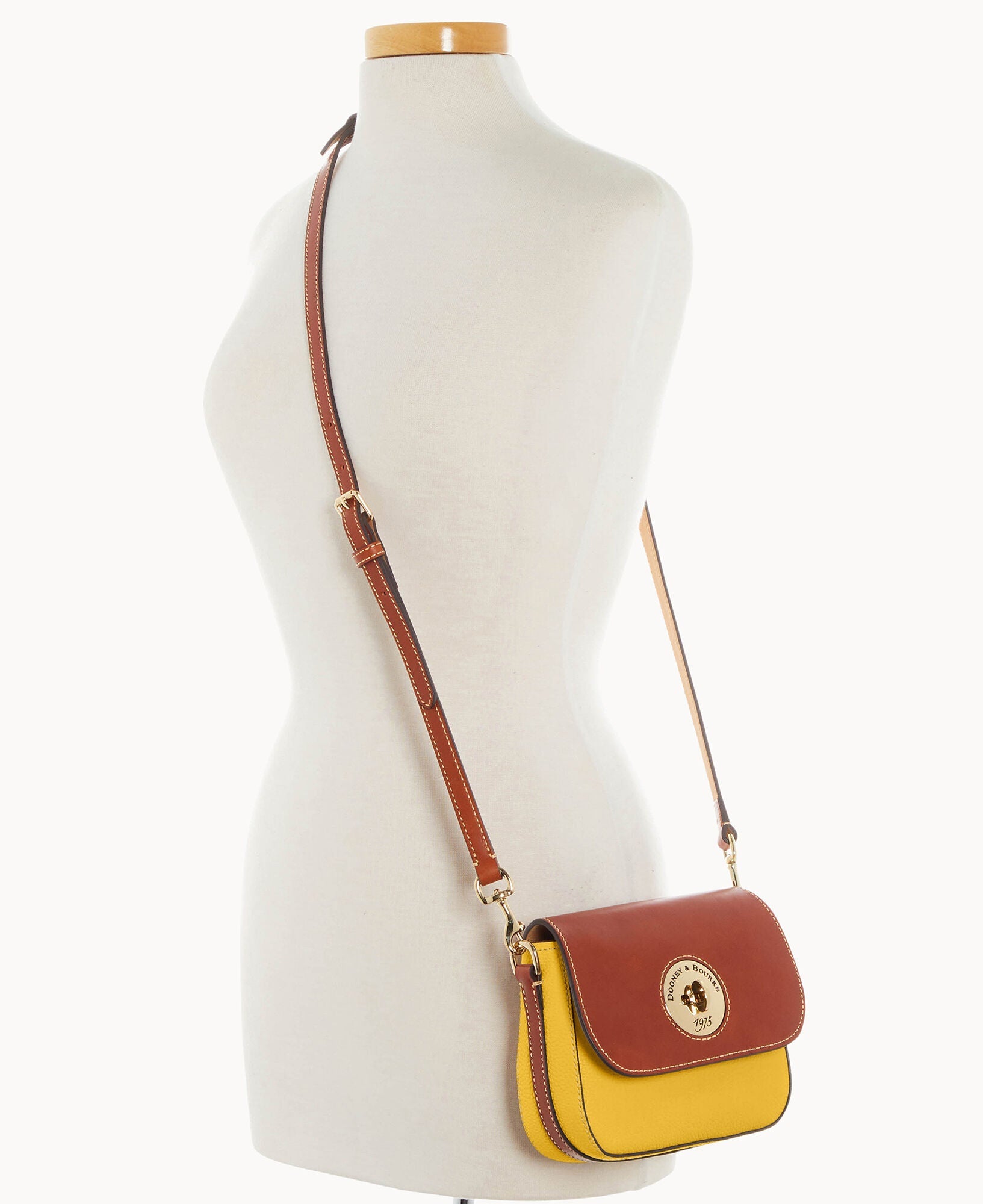 Pebble Turnlock Flap Saddle