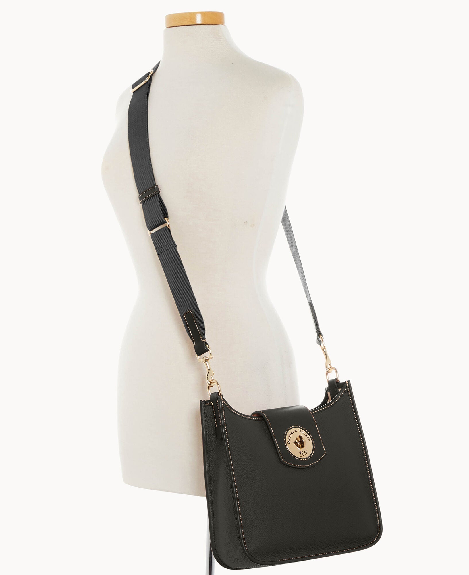 Pebble Turnlock Messenger 28