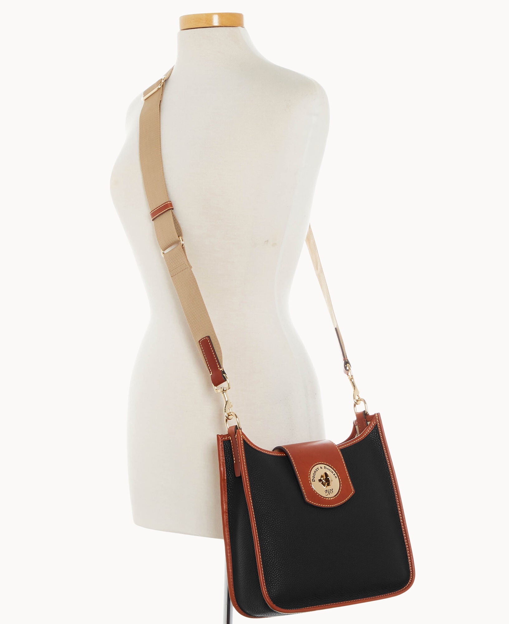 Pebble Turnlock Messenger 28