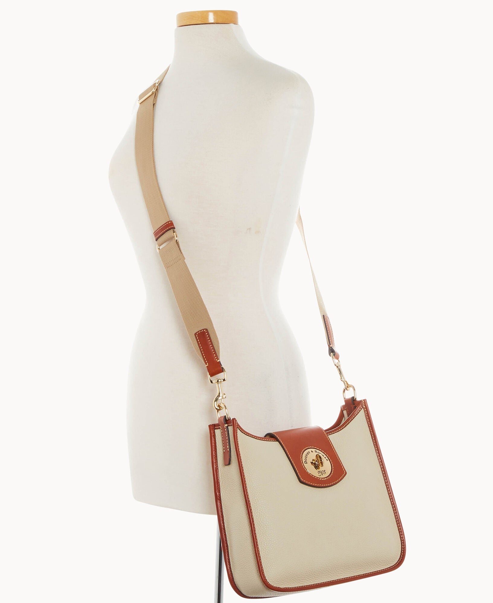 Pebble Turnlock Messenger 28