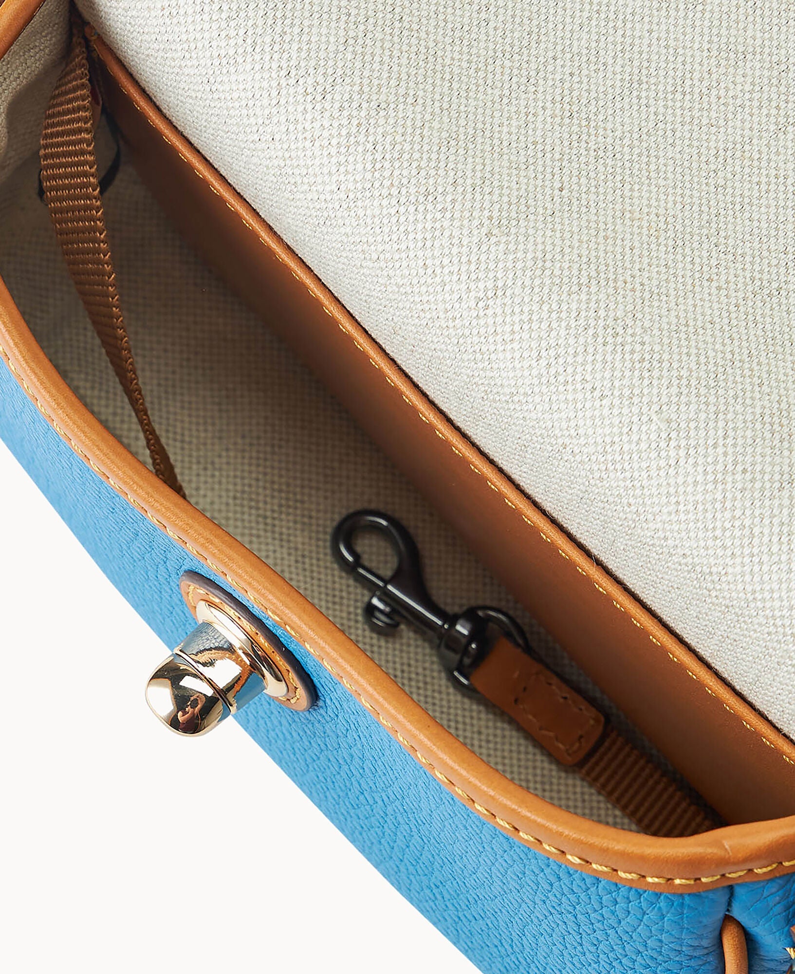 Pebble Grain Turnlock Crossbody 22