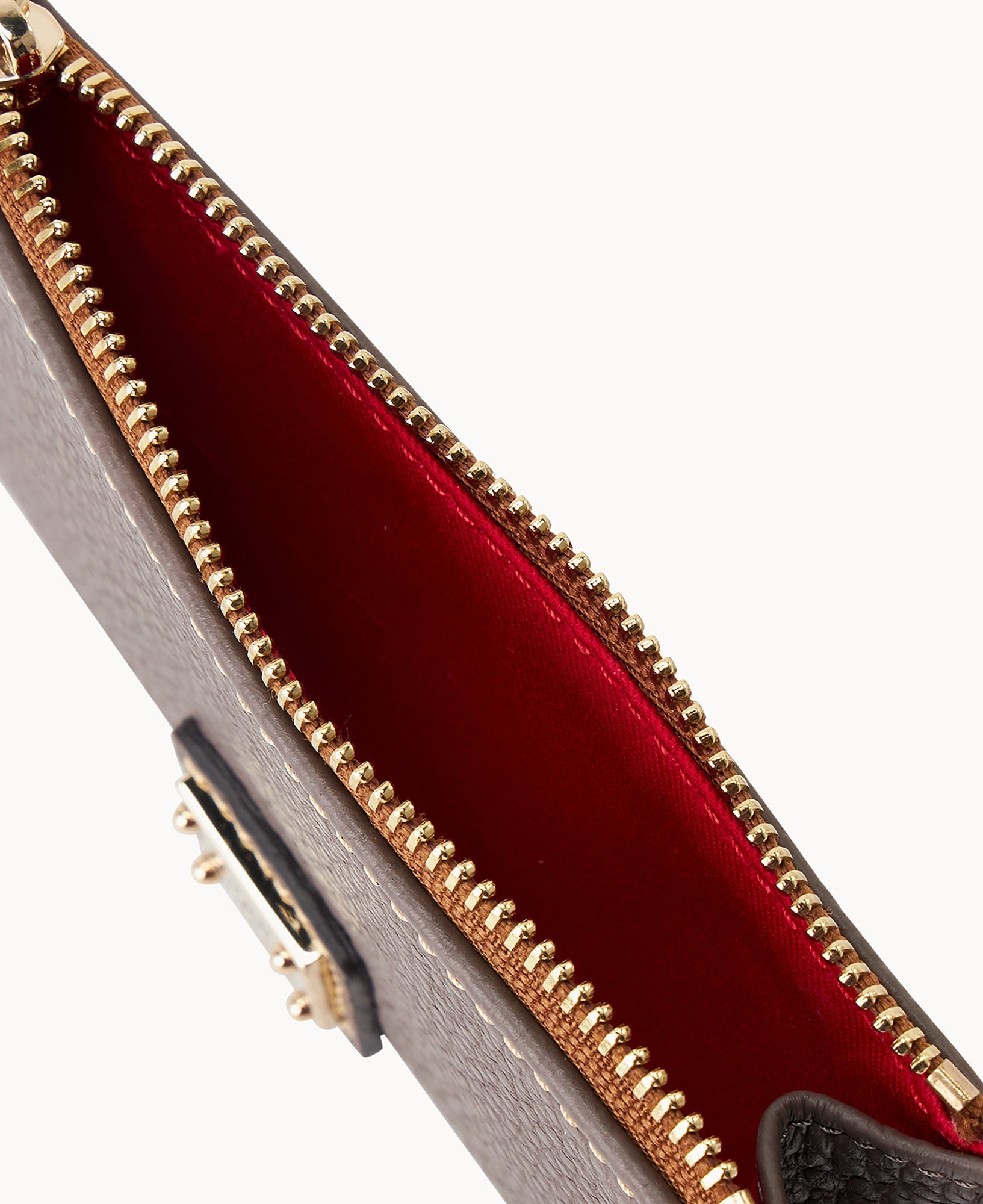 Pebble Grain Zip Credit Card Case